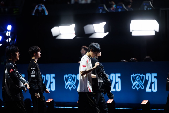 LPL官方分享Shanks人物故事:五年职业首次S赛,没去决赛很是遗憾